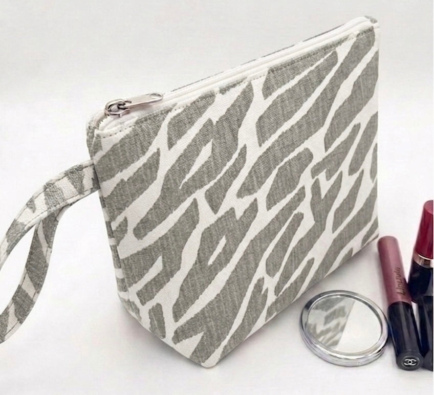 The Savage Grace Cosmetic Bag Light Gray