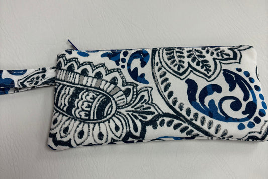Delia wristlet small