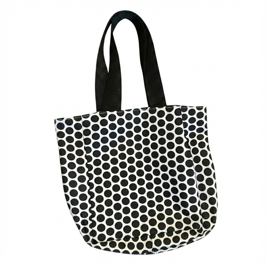 Lizzy Black and White Line